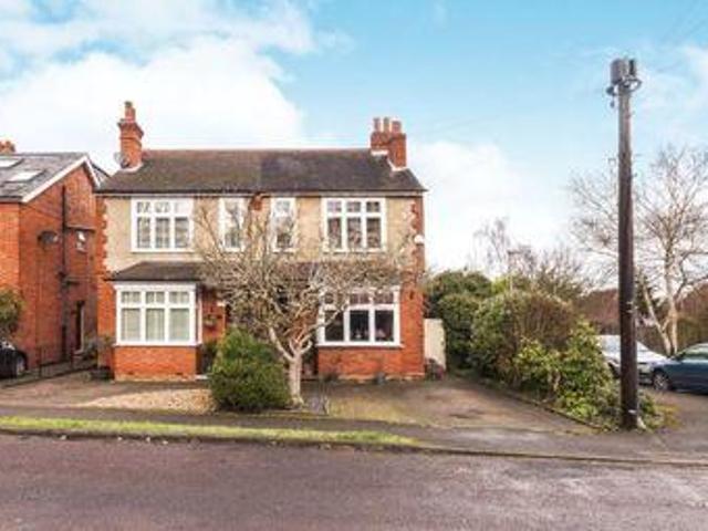 House for sale in Heol-las, Surrey