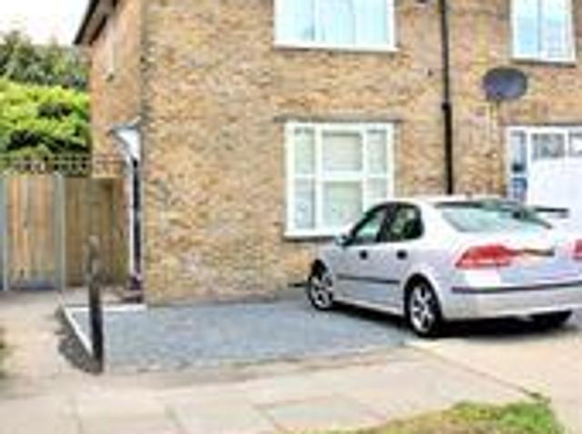 House for rent in Morden