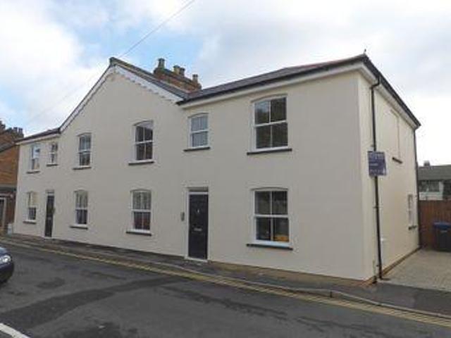 House for rent in Row Town, Surrey