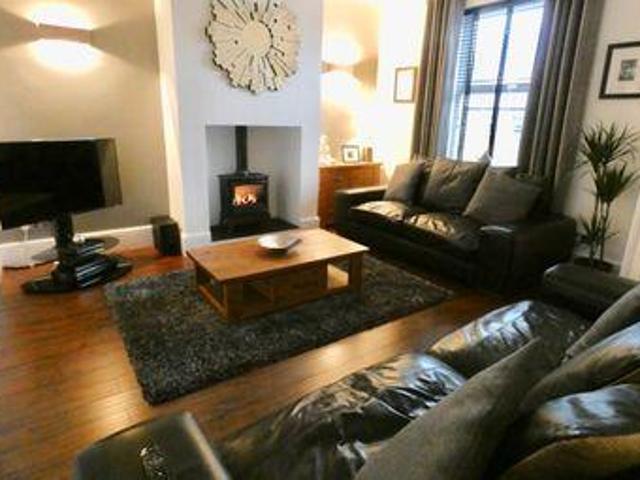 House for sale in Huddersfield, West Yorkshire