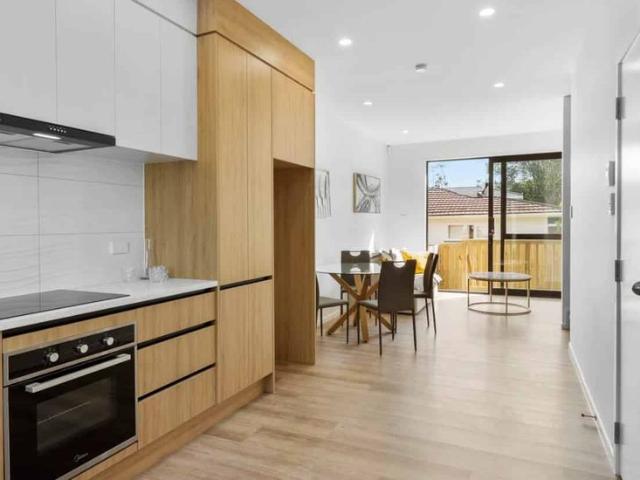 Townhouse for rent in Northcote, Kaipātiki