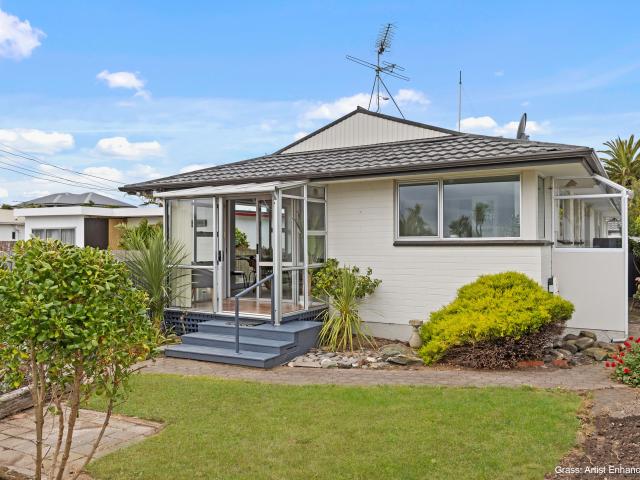 House for rent in Chaslands, Canterbury