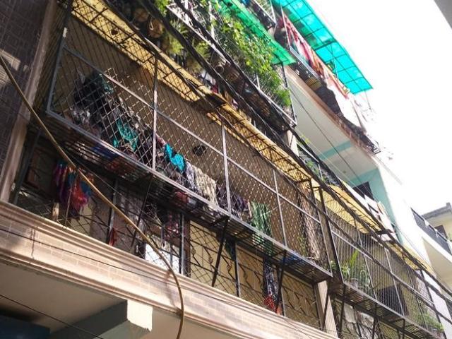 Flat for sale in North West Delhi, Deri