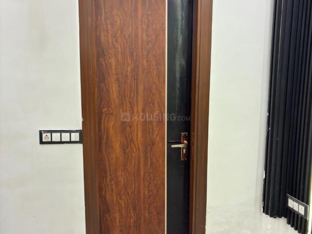 Flat for sale in West Delhi, Deri