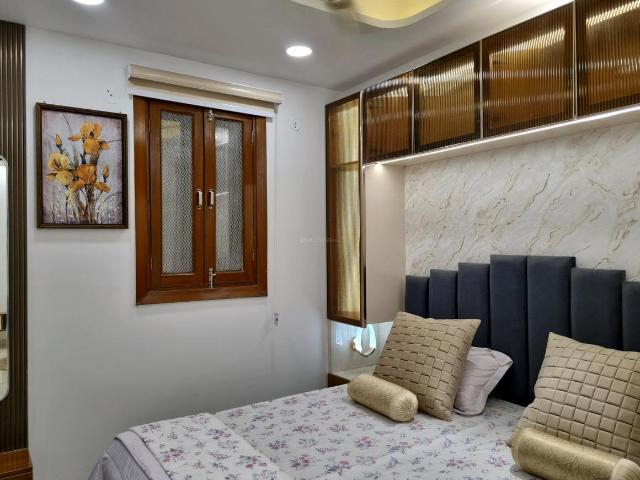 Flat for sale in West Delhi, Deri