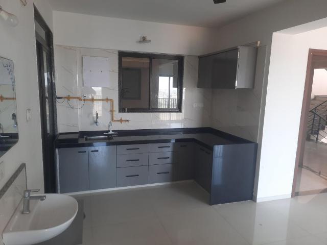 Flat for rent in Surat, Gujarat