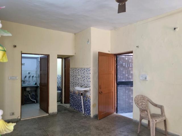 Flat for rent in South West Delhi, Deri