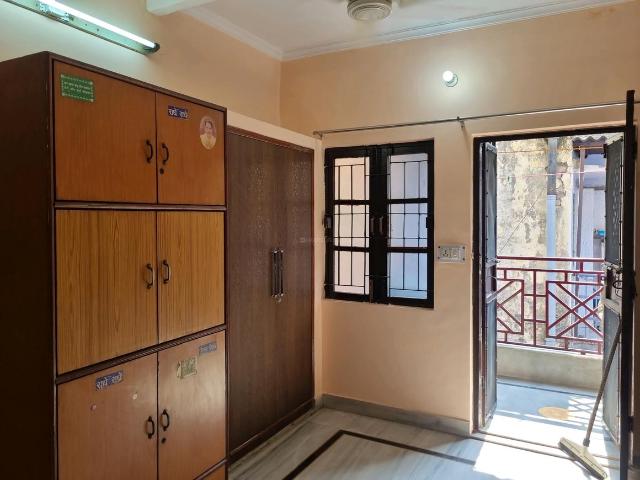 Flat for rent in West Delhi, Deri
