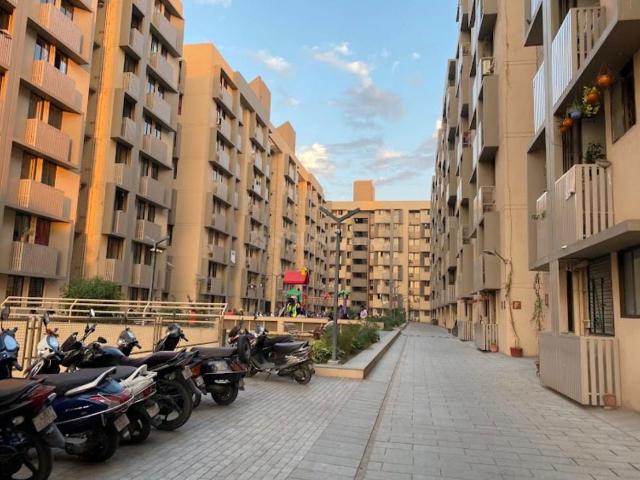 Flat for rent in Sarkhej, Gujarat