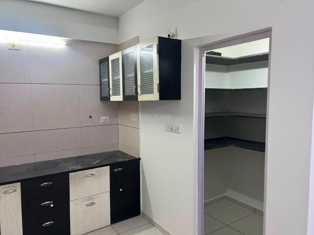 Flat for rent in Sarkhej, Gujarat