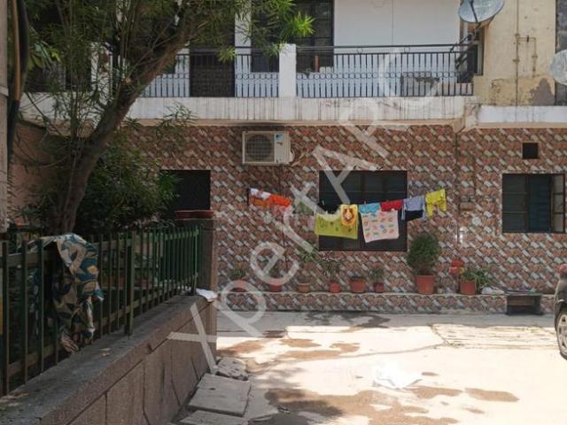 Flat for sale in East Delhi, Deri