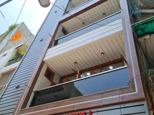 Flat for sale in West Delhi, Deri