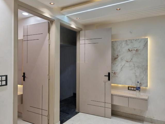 Flat for sale in West Delhi, Deri