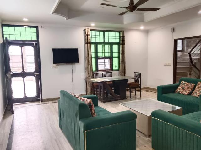 Flat for rent in South Delhi, Deri