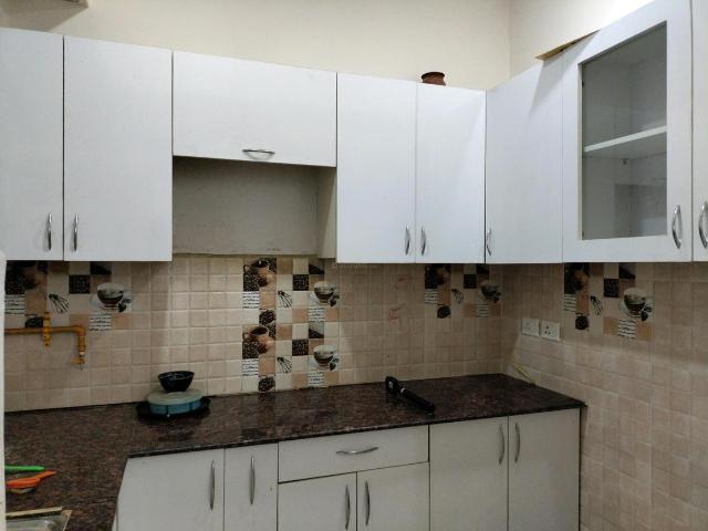 Flat for rent in Noida