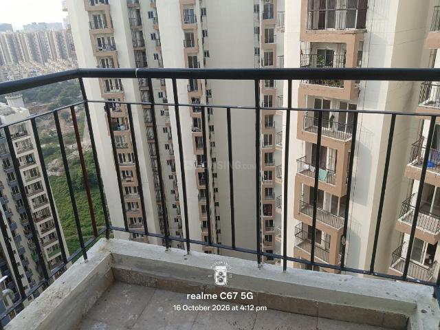 Flat for rent in Amrapali Dream Valley, Gautam Buddha Nagar