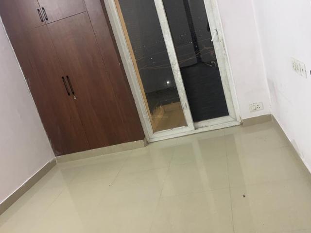 Flat for rent in Amrapali Leisure Park, Gautam Buddha Nagar