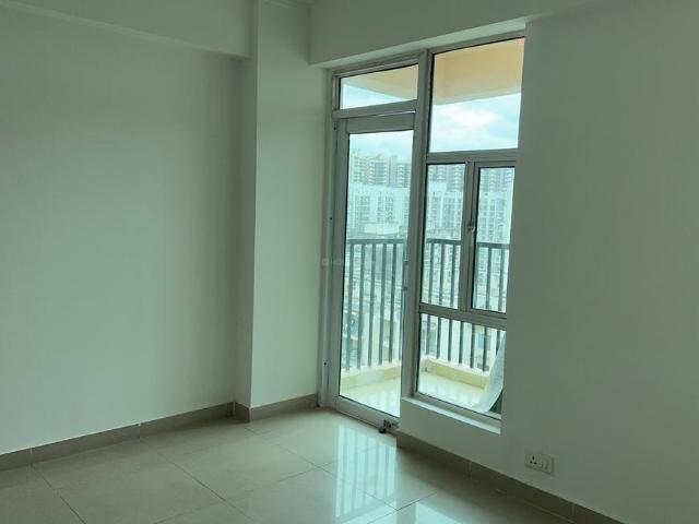 Flat for sale in Gaur City 2, Gautam Buddha Nagar