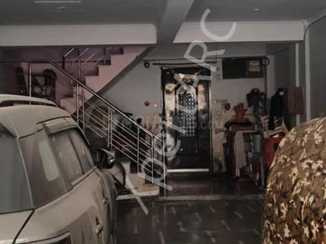 Flat for sale in South West Delhi, Deri