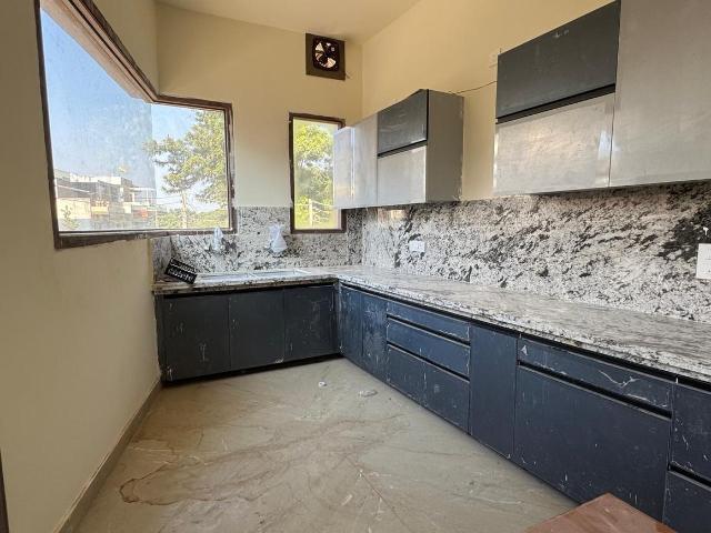 Flat for rent in Hariana