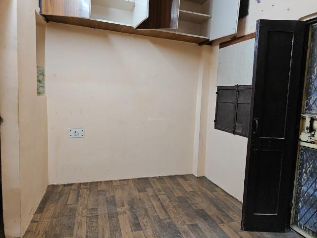 Flat for sale in West Delhi, Deri
