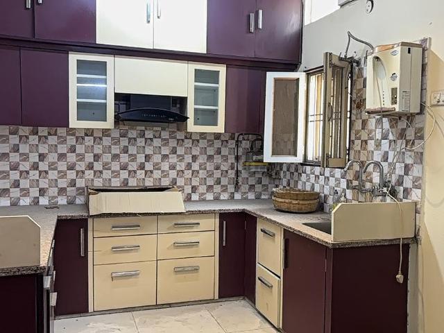 Flat for sale in West Delhi, Deri