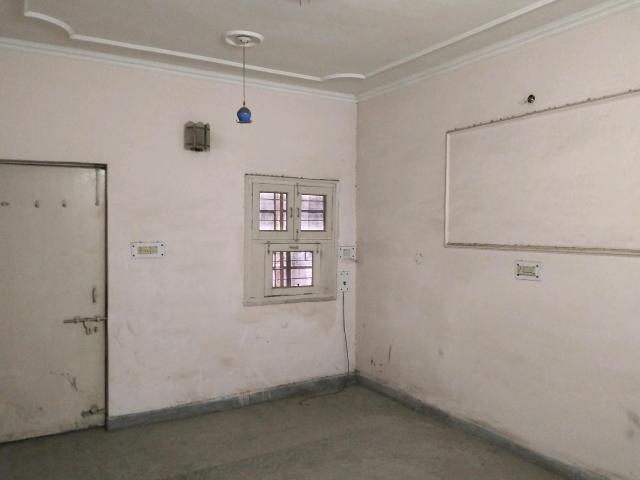 Flat for sale in West Delhi, Deri