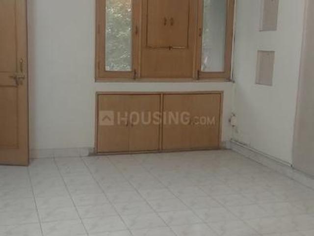 Flat for rent in East Delhi, Deri