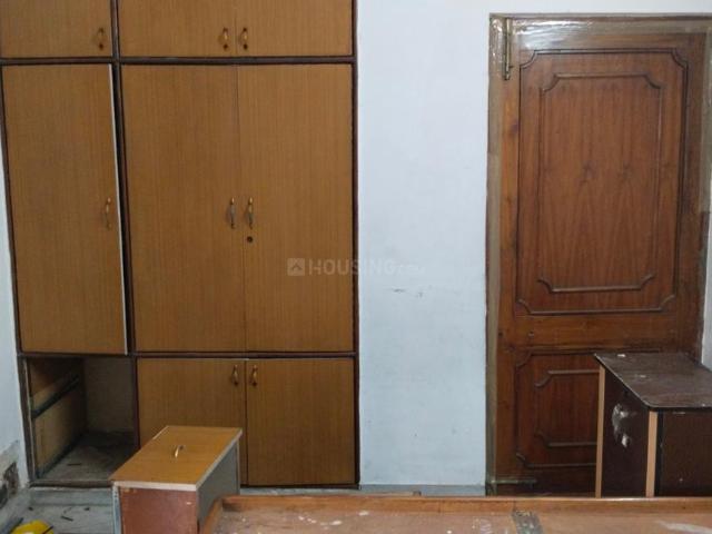 Flat for rent in East Delhi, Deri