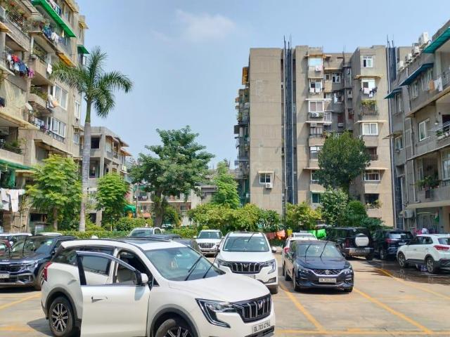 Flat for sale in East Delhi, Deri