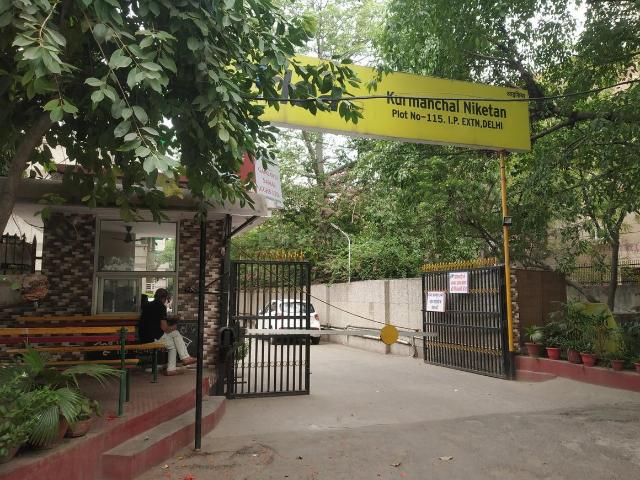 Flat for sale in East Delhi, Deri