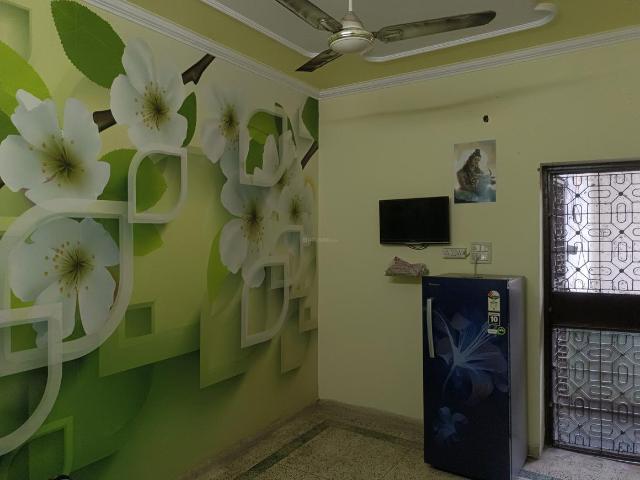 Flat for rent in North West Delhi, Deri
