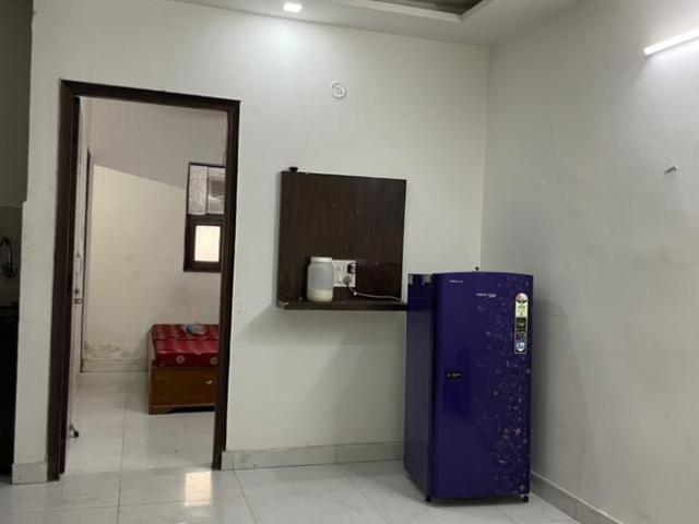 Flat for rent in North West Delhi, Deri