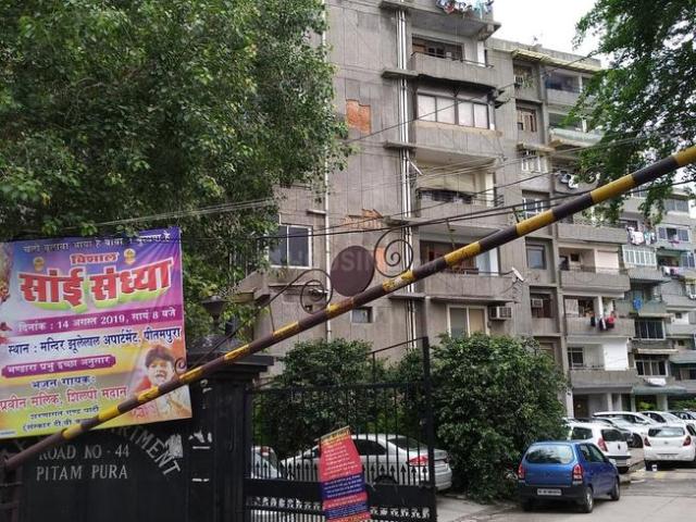Flat for sale in North West Delhi, Deri