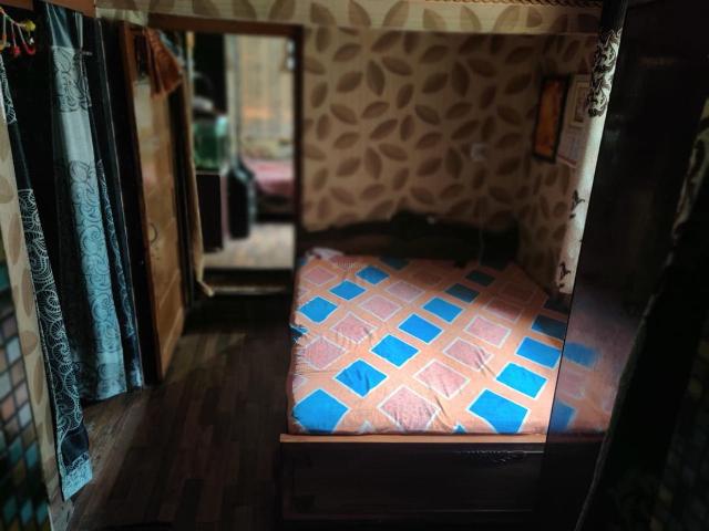 Flat for sale in West Delhi, Deri