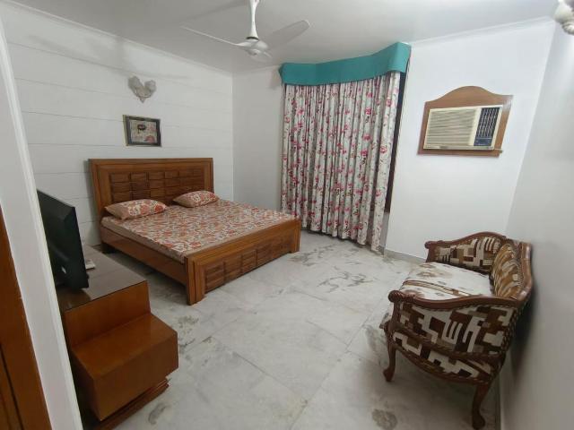 Flat for rent in South Delhi, Deri