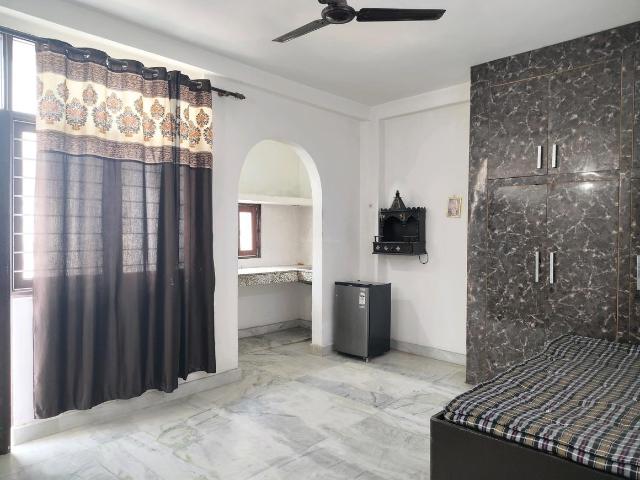 Flat for rent in South Delhi, Deri