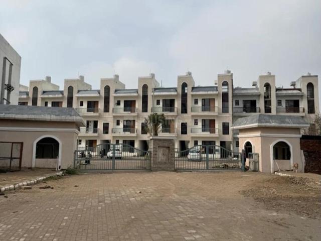 Flat for rent in Sector 127, Santemarja