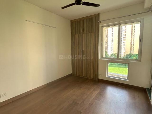 Flat for rent in Kosmos, Noida
