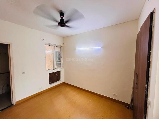 Flat for rent in Kosmos, Noida