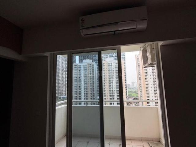 Flat for rent in Momnathal, Noida