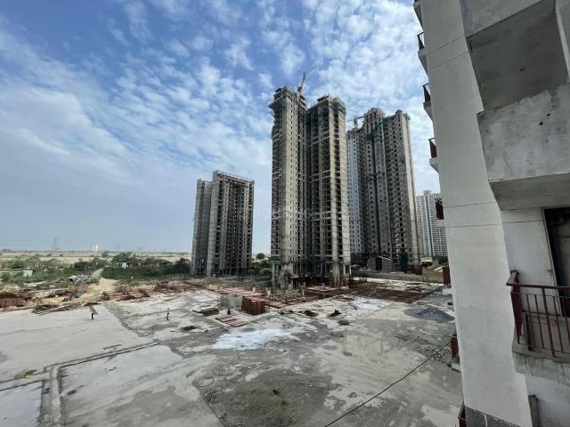 Flat for sale in Momnathal, Noida