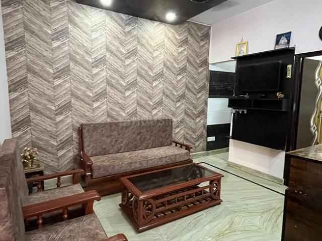 Flat for sale in North Delhi, Deri