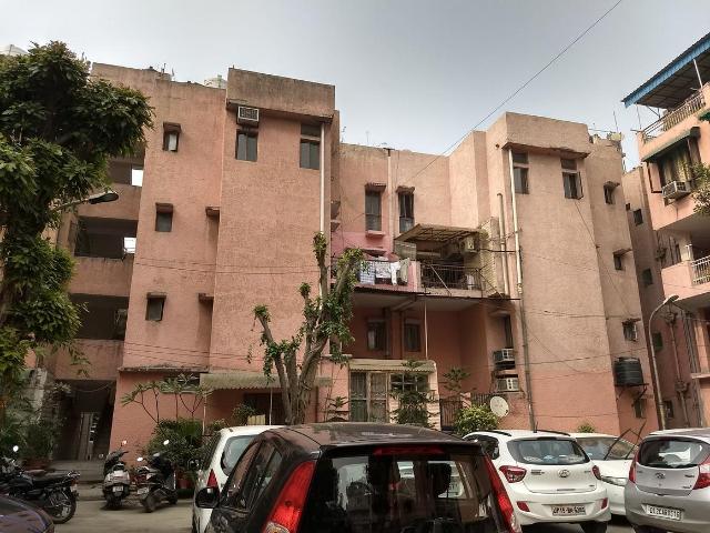 Flat for sale in North Delhi, Deri