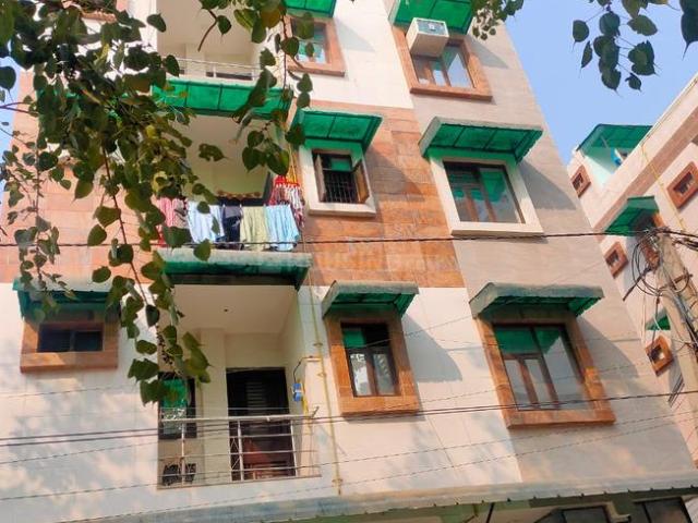Flat for sale in North West Delhi, Deri