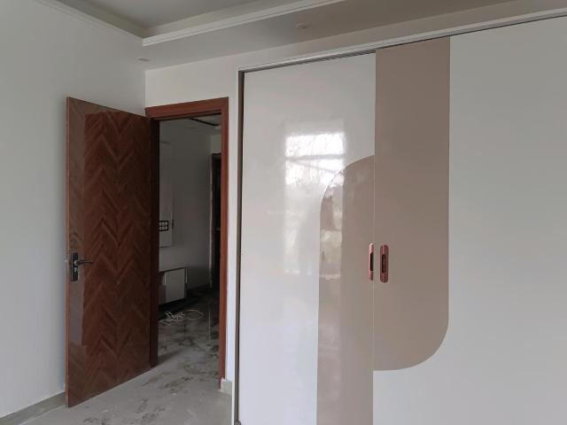 Flat for sale in North Delhi, Deri