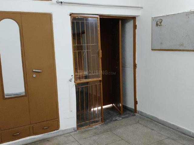 Flat for rent in South West Delhi, Deri
