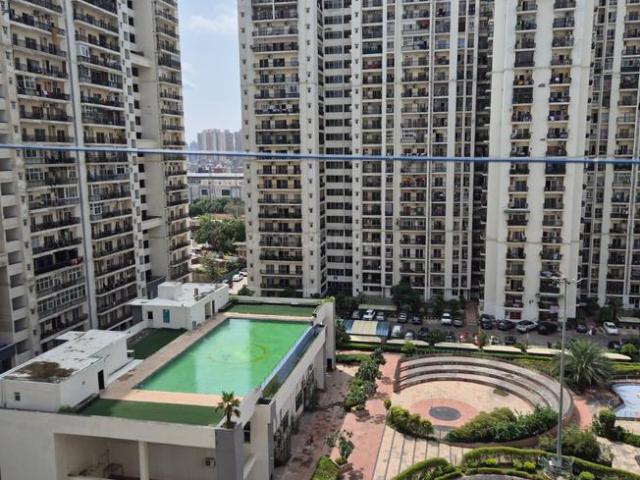 Flat for rent in Mahagun Mezzaria, Noida