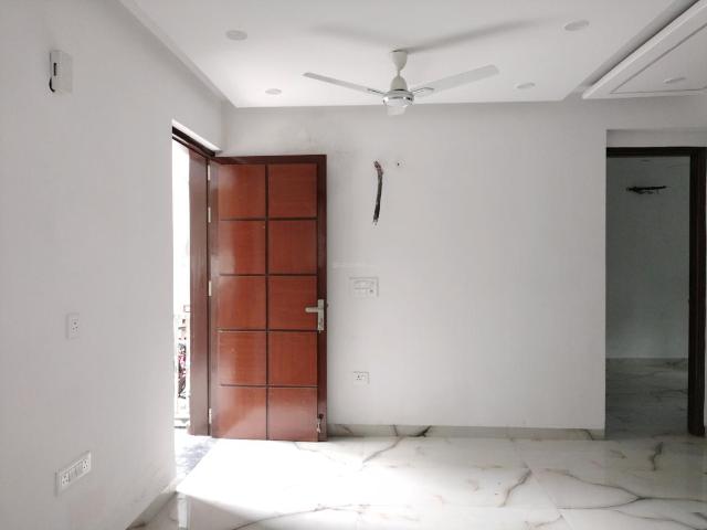 Flat for sale in South West Delhi, Deri