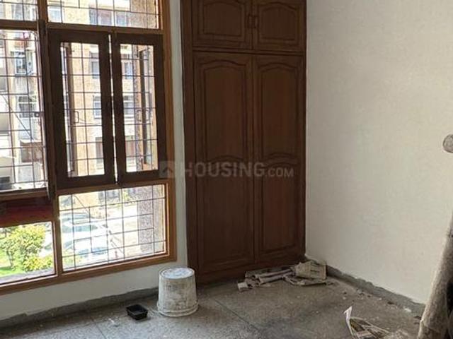 Flat for rent in Noida